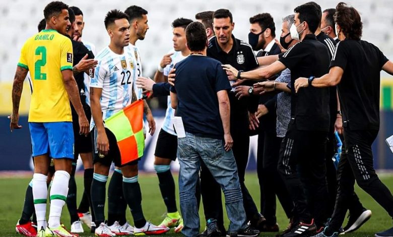 السلطات الصحية توقف مباراة البرازيل والأرجنتين و تطالب 4 لاعبين من الأرجنتين بالعزل فوراً