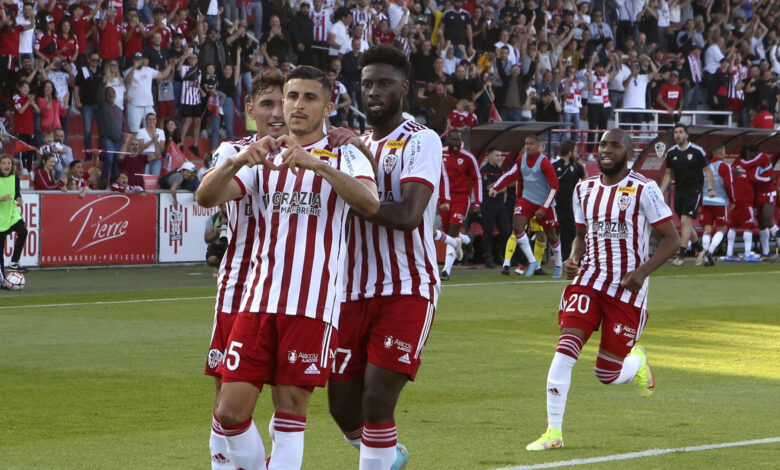 Ligue 2 l AC Ajaccio promu en Ligue 1 grace a sa victoire contre Toulouse