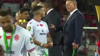 فيديو فوزي لقجع يعاتب الداودي والعملود خلال مراسيم تسليم الميداليات - فيديو-فوزي-لقجع-يعاتب-الداودي-والعملو