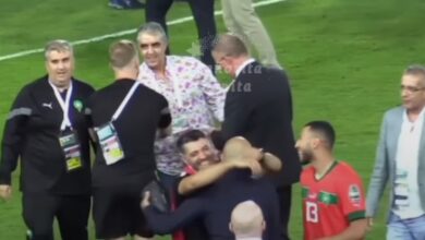 فيديو فوزي لقجع لم يحتفل إلا حينما أتصل به الملك محمد السادس بعد تتويج بلقب كأس إفريقيا تحث 23 سنة - فيديو-فوزي-لقجع-لم-يحتفل-إلا-حينما-أتصل