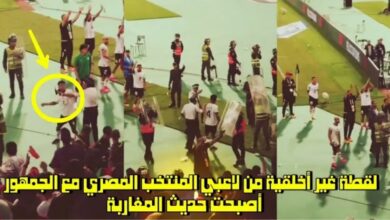 فيديو لقطة غير أخلاقية من لاعبي المنتخب المغربي مع الجماهير المغربية أصبحت حديث المغرب - فيديو-لقطة-غير-أخلاقية-من-لاعبي-المنتخ