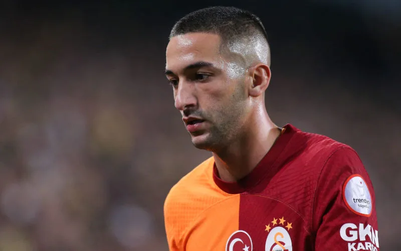 نادٍ أمريكي يسعى لضم زياش.. لكن اللاعب يفضل البقاء في ناديه الحالي نادٍ أمريكي يلاحق زياش.. واللاعب غير متحمس للرحيل