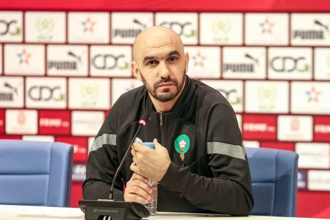 وليد الركراكي يغير لاعبي خط دفاع المنتخب المغربي استعداداً لتصفيات كأس العالم 2026