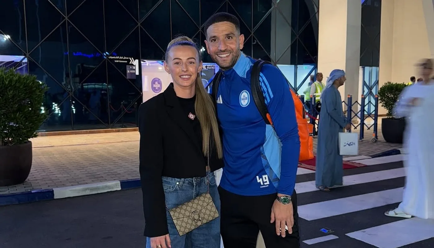 نجمة منتخب إنجلترا كيلي تُبدي إعجابها بالنجم المغربي عادل تاعرابت وهذا ما قالته نجمة منتخب إنجلترا كيلي تُبدي إعجابها بالنجم المغربي عادل تاعرابت وهذا ما قالته