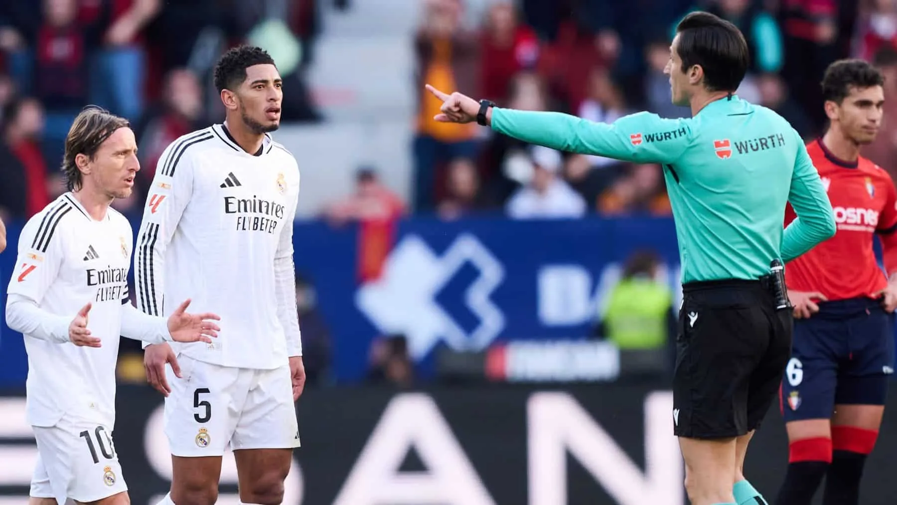 عاجل : ايقاف الحكم مونويرا مونتيرو بعد الفضائح التحكيمية ضد ريال مدريد