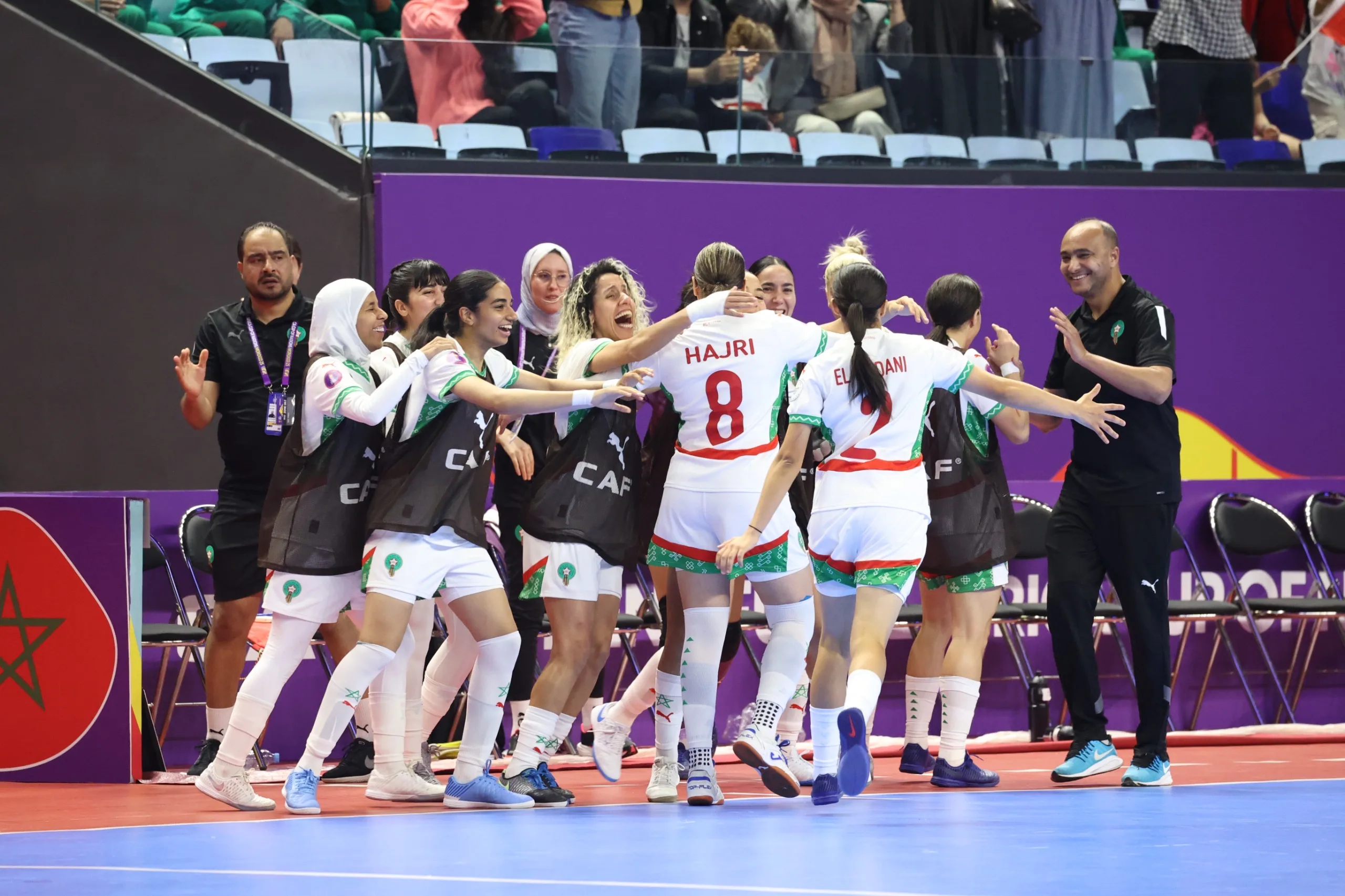 المغربيات يقلبن الطاولة على تنزانيا في الوقت القاتل ويتوجن بطلات لإفريقيا في كرة الصالات المغربيات يقلبن الطاولة على تنزانيا في الوقت القاتل ويتوجن بطلات لإفريقيا في كرة الصالات