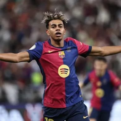 برشلونة على أعتاب التتويج بالدوري الإسباني في ديربي كتالونيا