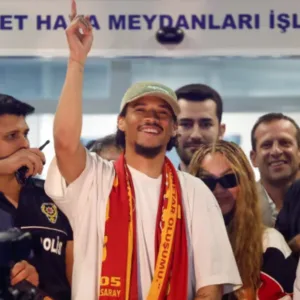 لاعب بايرن ميونخ ليروي ساني يكشف عن رفضه عرض أرسنال والانضمام إلى غلطة سراي