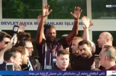 تامي أبراهام ينتقل على سبيل الإعارة من روما إلى بشيكتاش أعلن نادي بشيكتاش التركي عن انضمام المهاجم الإنجليزي تامي أبراهام من نادي روما الإيطالي لموسم واحد.
