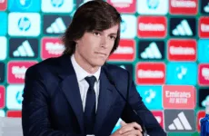 ريال مدريد يكشف عن لاعبه الجديد كاريراس للصحافة
