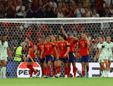 يورو السيدات: انتصار ساحق للمنتخب الإسباني على البرتغال في افتتاح المجموعة الثانية حقق المنتخب الإسباني اليوم الخميس فوزًا كبيرًا على نظيره البرتغالي بنتيجة 5-0 في الجولة الأولى من المجموعة الثانية ضمن كأس أمم أوروبا للسيدات 2025.